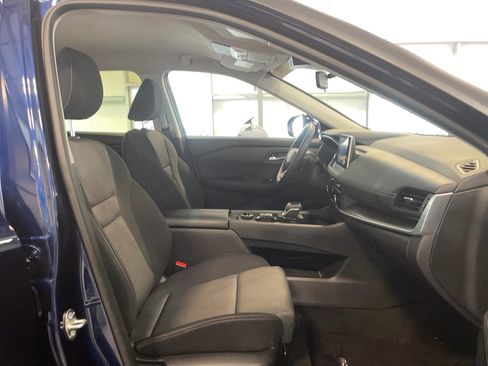 Certified 2025 Nissan Rogue SV image 7