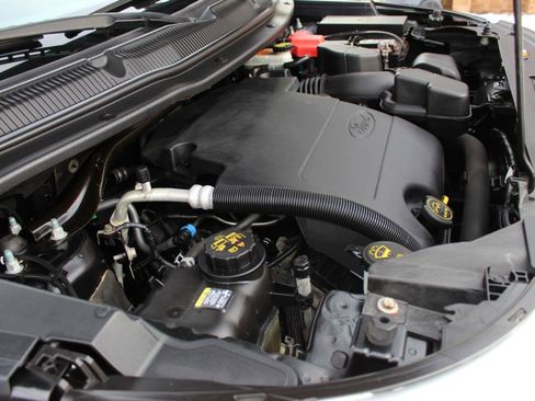 Used 2015 Ford Explorer XLT w/ Equipment Group 202A image 39