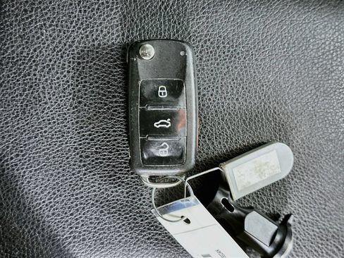 Used 2012 Volkswagen Jetta SE FWD image 33