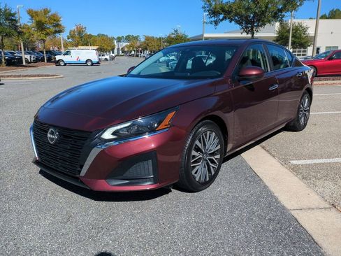 Used 2023 Nissan Altima 2.5 SV image 2