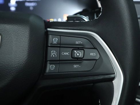Used 2025 Jeep Grand Cherokee 4WD image 22