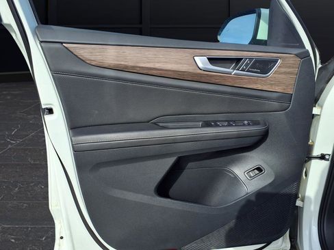 Used 2024 Volkswagen Atlas SEL Premium R-Line image 12