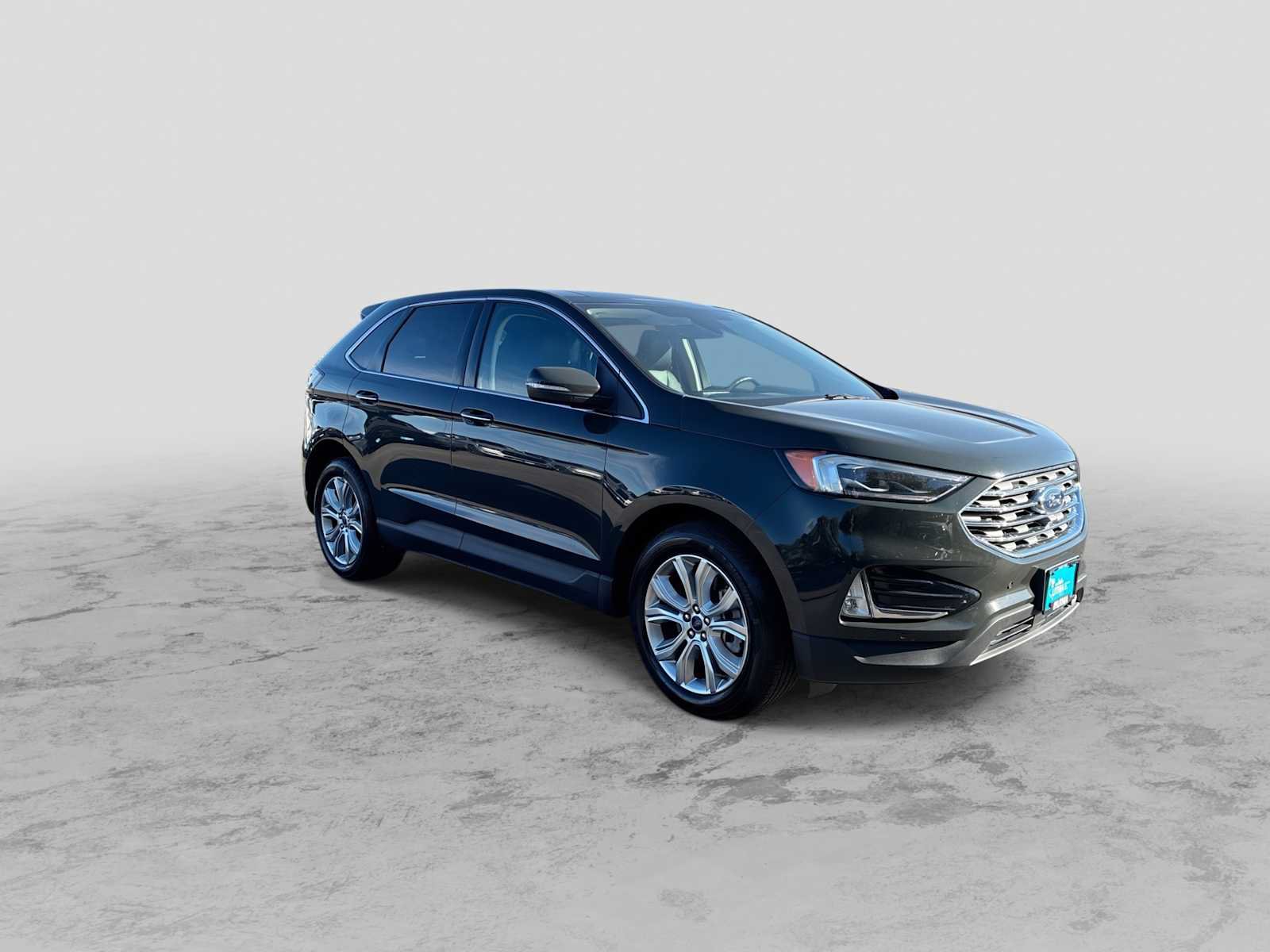 Used 2022 Ford Edge Titanium w/ Equipment Group 301A AWD/4WD image 2