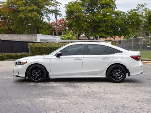 Used 2025 Honda Civic Sport image 9