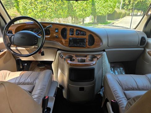 Used 2002 Ford E-150 and Econoline 150 image 13