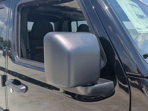 Used 2024 Jeep Gladiator Mojave AWD/4WD image 11