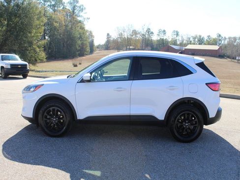 Used 2020 Ford Escape SE image 12