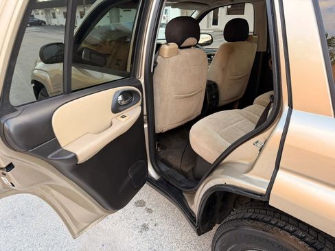 Used 2005 Chevrolet TrailBlazer LS w/ LS Preferred Equipment Group RWD image 18
