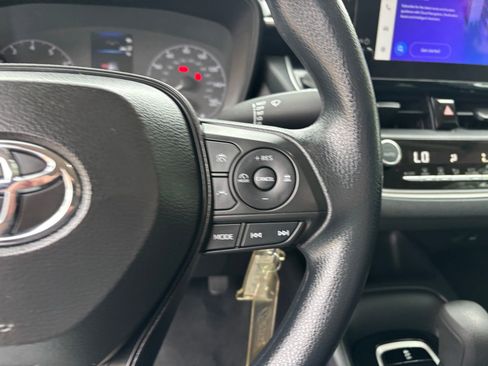 Used 2025 Toyota Corolla LE image 16