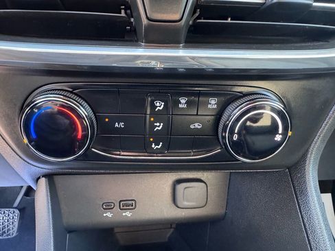 Used 2024 Buick Encore GX Preferred FWD image 19