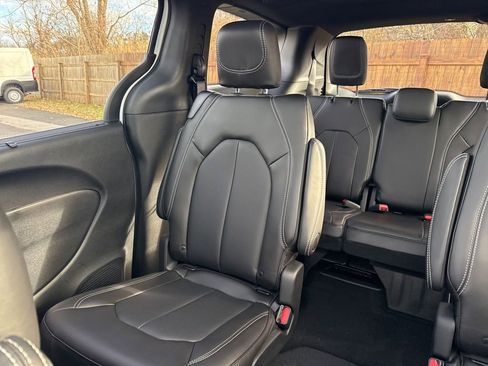 New 2026 Chrysler Pacifica Select image 14