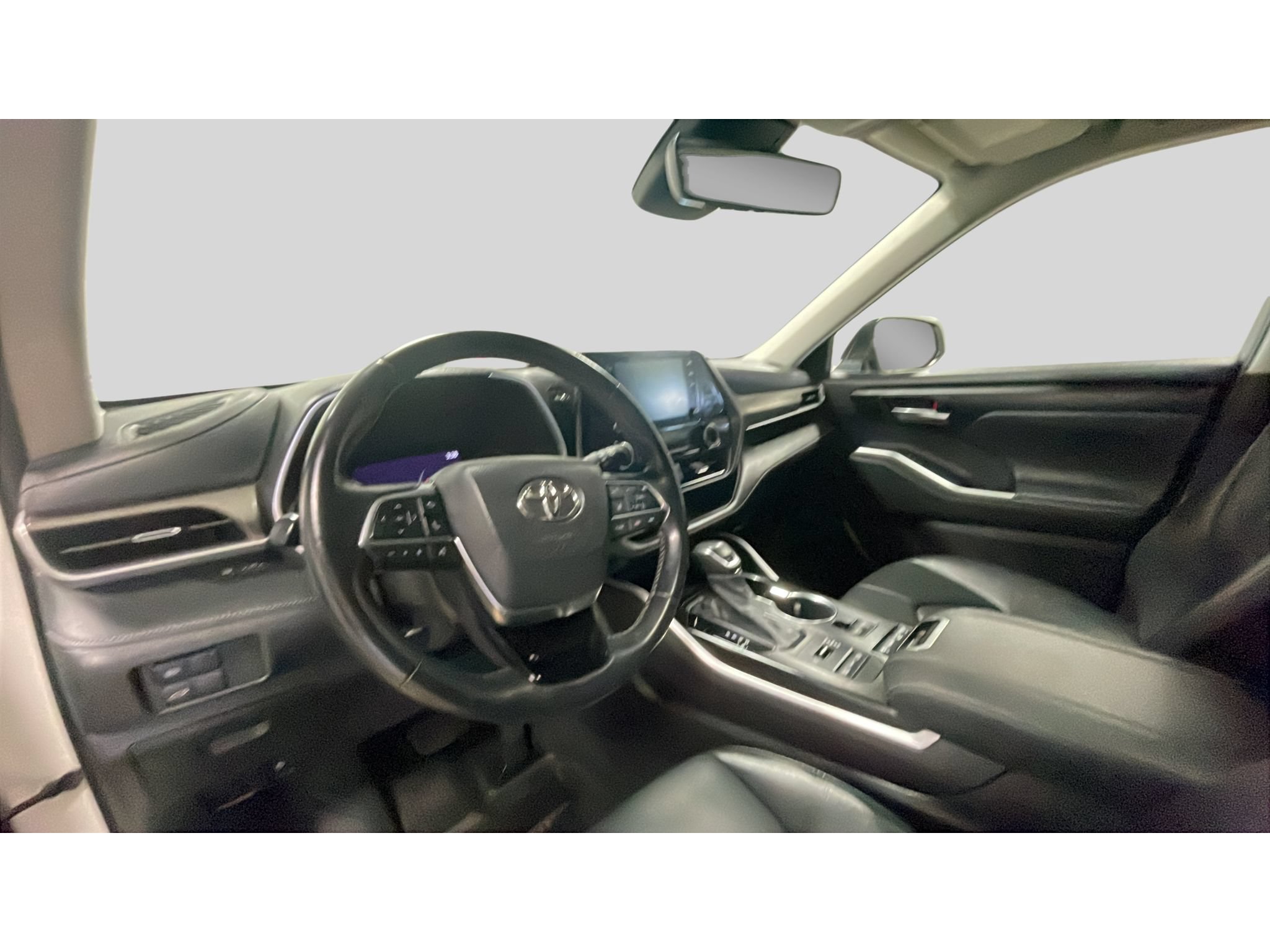 Used 2021 Toyota Highlander XLE AWD/4WD image 10