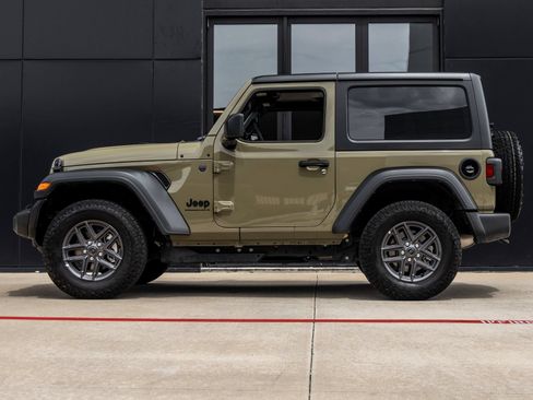 Used 2026 Jeep Wrangler Sport AWD/4WD image 9
