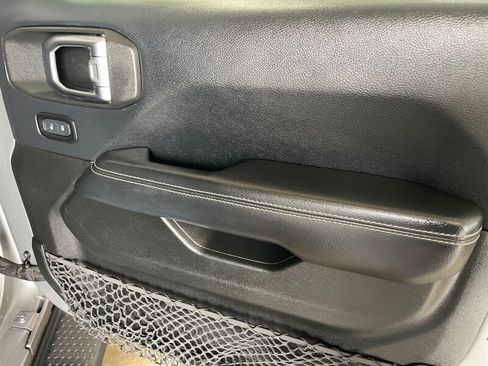Used 2018 Jeep Wrangler Unlimited Sahara w/ Uconnect 4C Nav & Sound Group AWD/4WD image 28