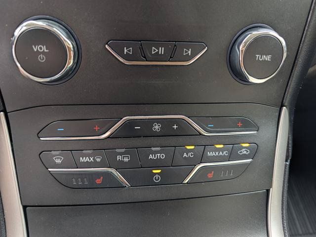 Used 2020 Ford Edge SEL w/ Cold Weather Package FWD image 8