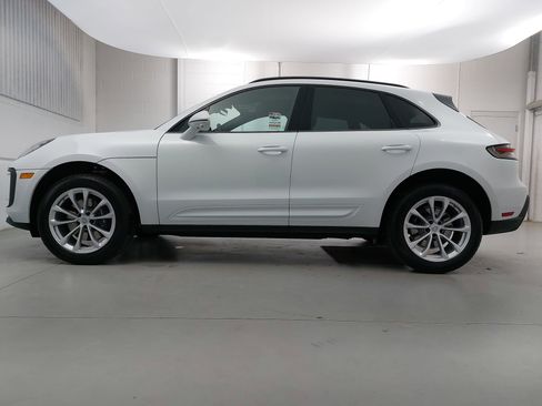 Certified 2026 Porsche Macan AWD/4WD image 2