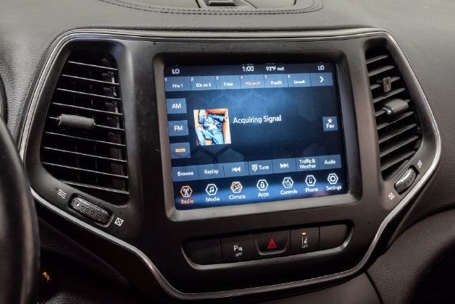 Used 2021 Jeep Cherokee Latitude Lux w/ Comfort/Convenience Group AWD/4WD image 16