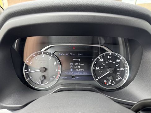 Used 2024 Nissan Titan SV w/ SV Convenience Package image 21