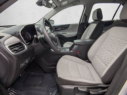 Used 2021 Chevrolet Equinox LS FWD image 16