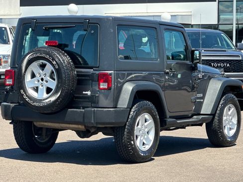 Used 2018 Jeep Wrangler Sport w/ Connectivity Group AWD/4WD image 4