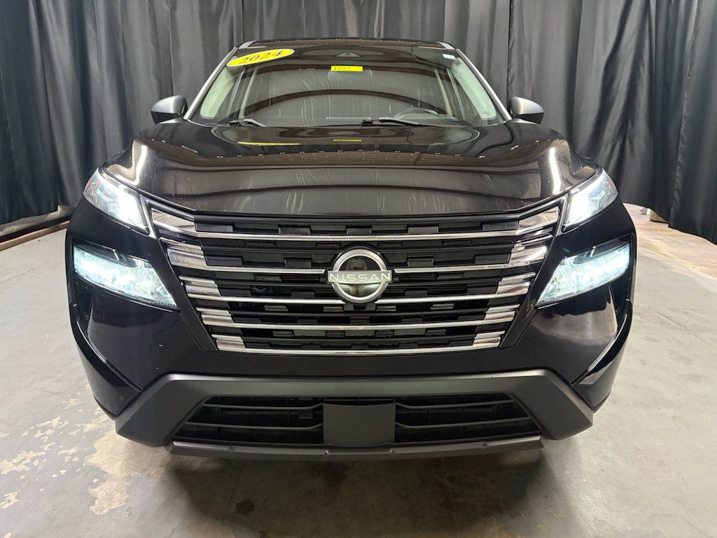 Used 2024 Nissan Rogue S AWD/4WD image 2
