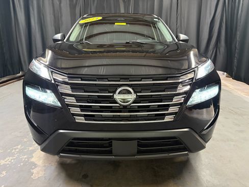 Used 2024 Nissan Rogue S AWD/4WD image 2