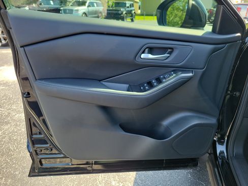 Used 2026 Nissan Rogue SV FWD image 16