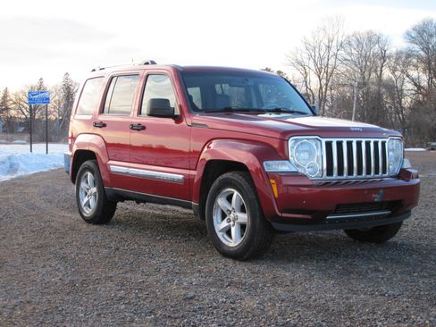 Used 2012 Jeep Liberty Sport image 5