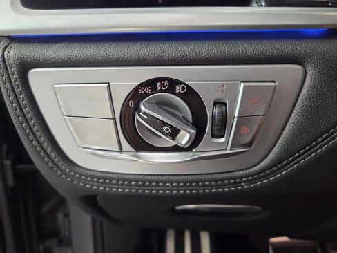 Used 2022 BMW 740i w/ M Sport Package RWD image 19