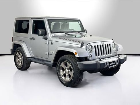 Used 2018 Jeep Wrangler Sahara w/ Connectivity Group AWD/4WD image 23