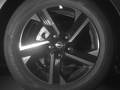 Used 2025 Nissan Sentra SV FWD image 15