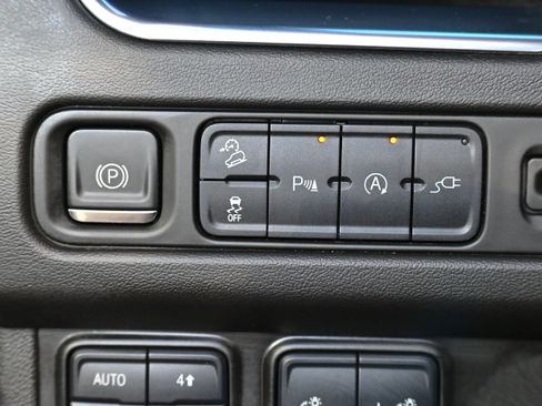 Used 2021 Chevrolet Tahoe Z71 image 26