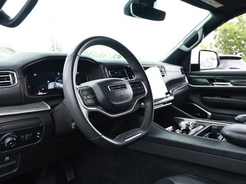 Used 2022 Jeep Wagoneer Series III AWD/4WD image 27