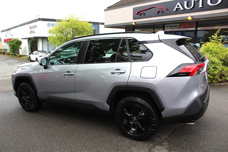 Used 2022 Toyota RAV4 XLE AWD/4WD image 3