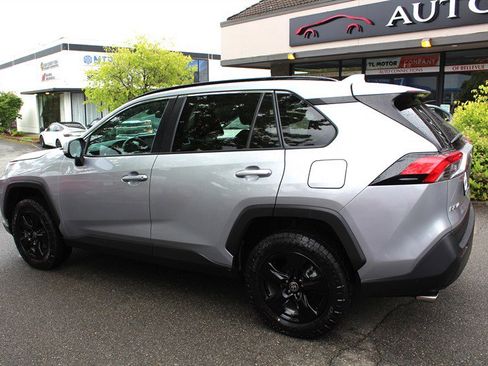 Used 2022 Toyota RAV4 XLE AWD/4WD image 3