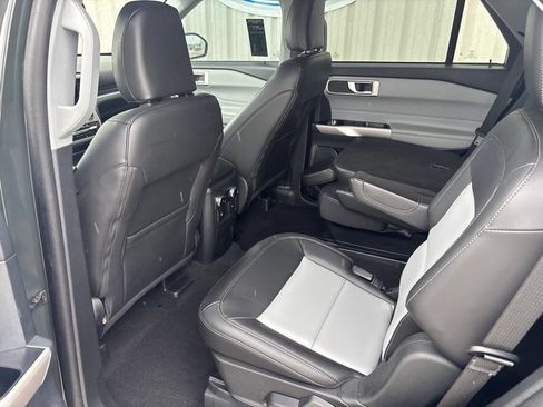 Used 2024 Ford Explorer XLT w/ Equipment Group 202A AWD/4WD image 9