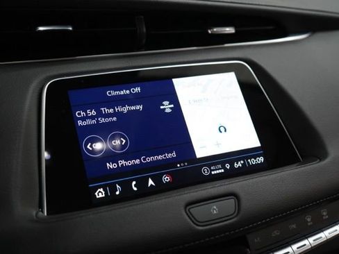 Used 2023 Cadillac XT4 Luxury w/ Cold Weather Package AWD/4WD image 25