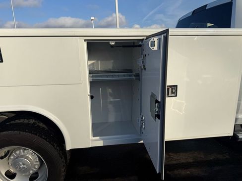 New 2024 RAM 5500 Tradesman image 31