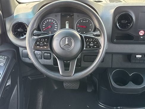 Used 2024 Mercedes-Benz Sprinter 2500 image 17