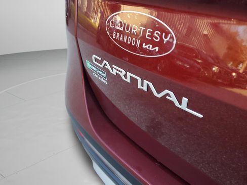Certified 2024 Kia Carnival LX image 8