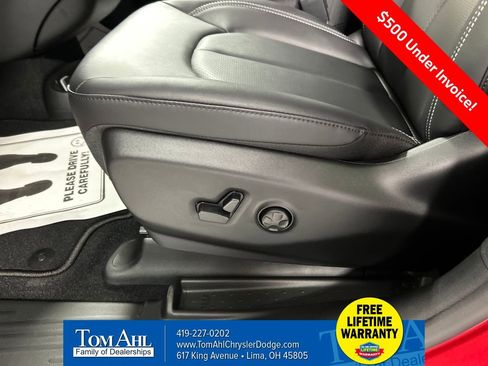 New 2026 Chrysler Pacifica Select image 11