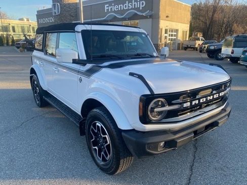 Used 2023 Ford Bronco Outer Banks image 3