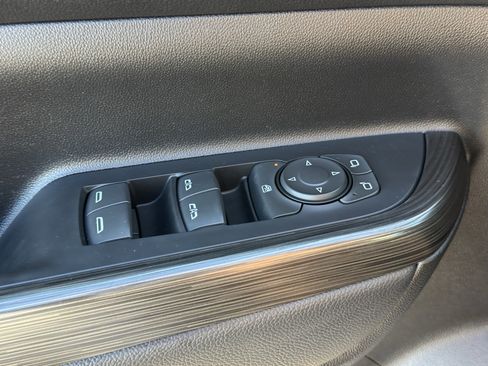 Used 2023 GMC Acadia SLT image 26