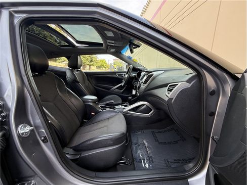 Used 2013 Hyundai Veloster w/ Style Pkg FWD image 11