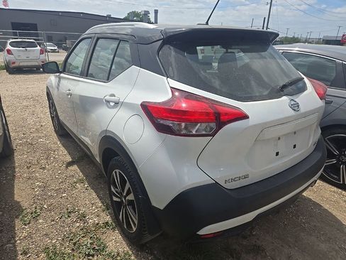 Used 2019 Nissan Kicks SR w/ SR Premium Package image 2