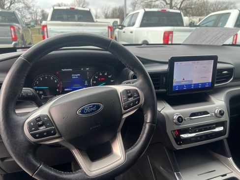 Certified 2022 Ford Explorer XLT w/ Equipment Group 202A image 9