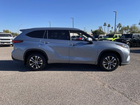 Used 2020 Toyota Highlander XLE image 6