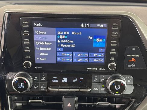 Used 2021 Toyota Highlander XLE FWD image 30