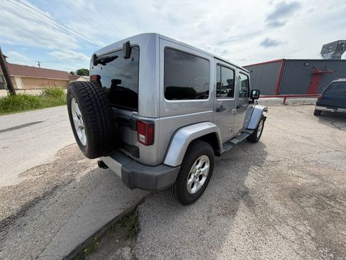 Used 2013 Jeep Wrangler Unlimited Sahara w/ Connectivity Group AWD/4WD image 3