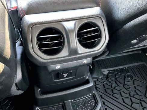 Certified 2022 Jeep Wrangler Unlimited Rubicon w/ Cold Weather Group image 17